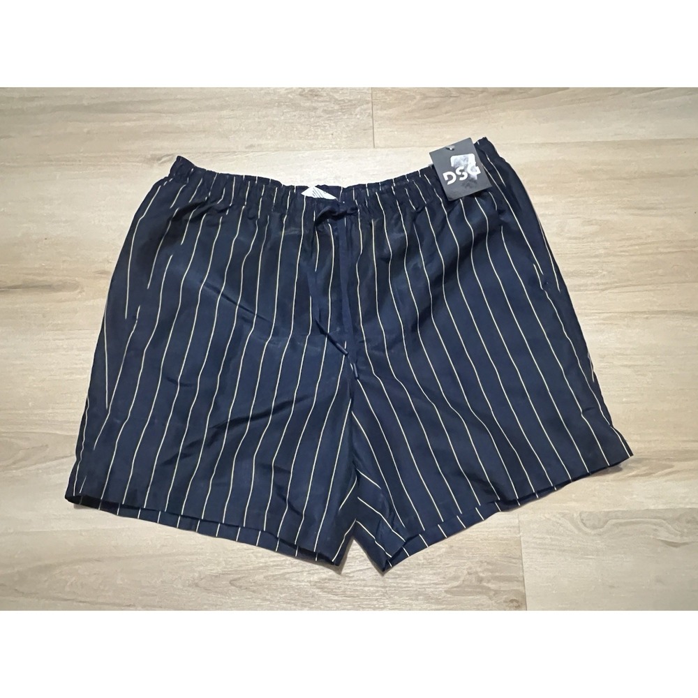 NWT DSG Mens Medium Rec Short Pinstripe University Navy Relaxed Fit Mesh Lined